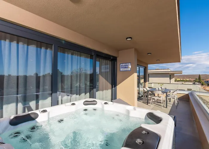 Quercus Village Penthouse With Jacuzzi