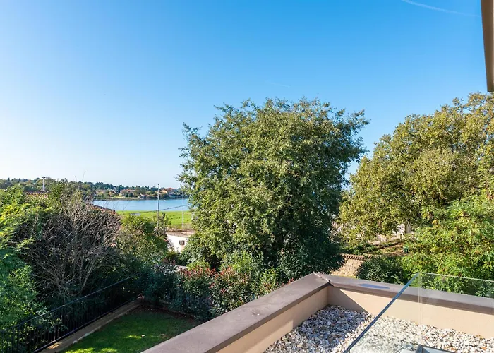 Quercus Village Penthouse With Jacuzzi
