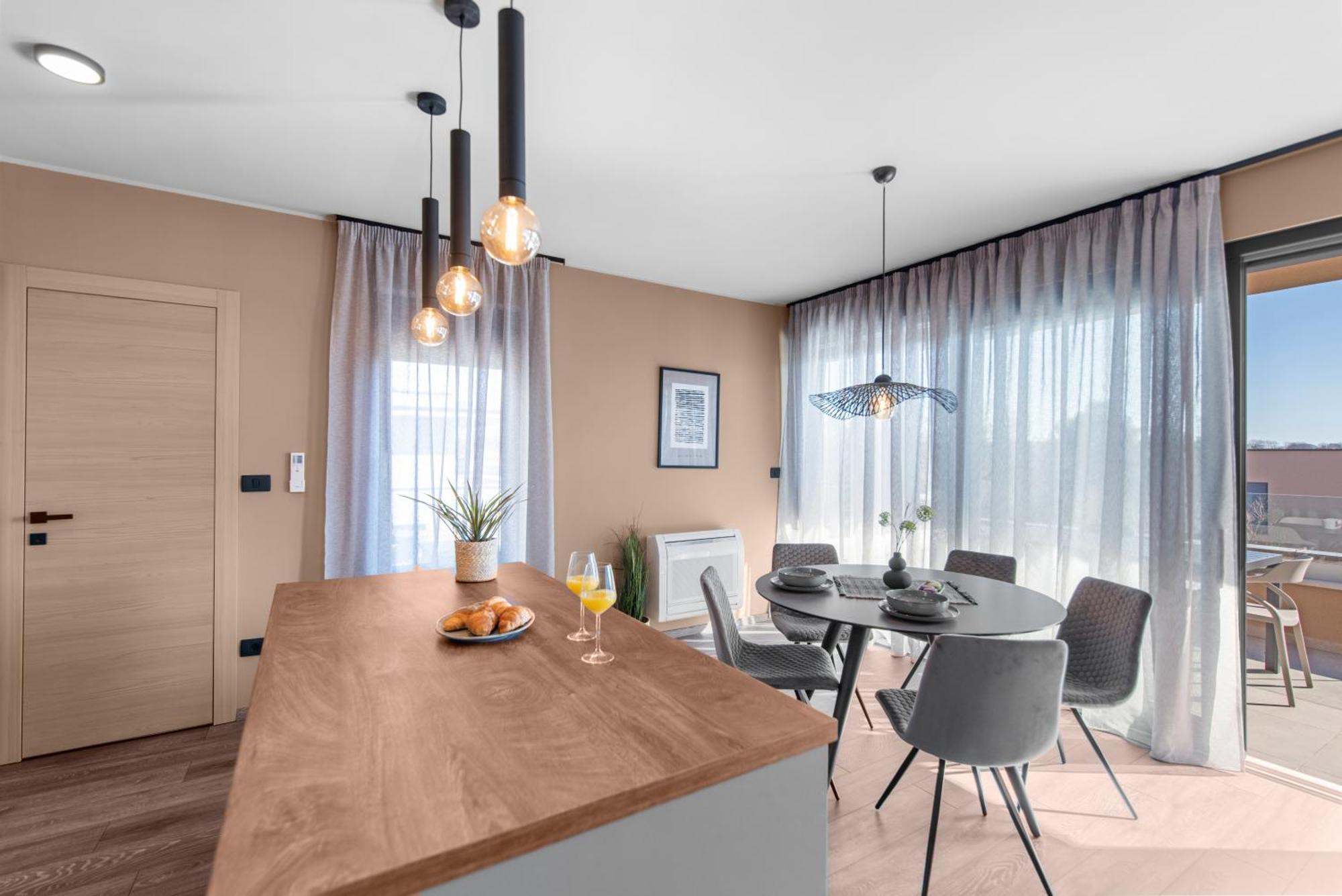 Quercus Village Penthouse With Jacuzzi Lägenhet