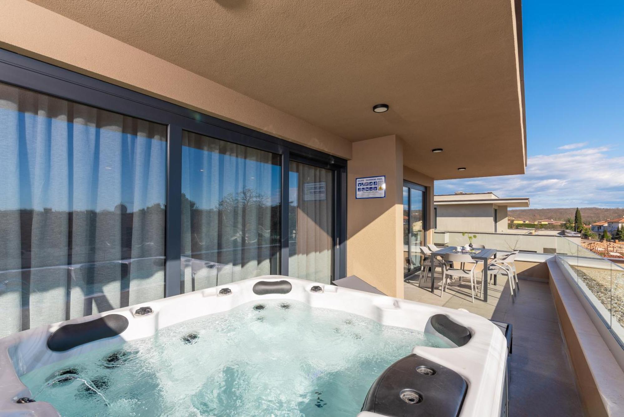 Quercus Village Penthouse With Jacuzzi